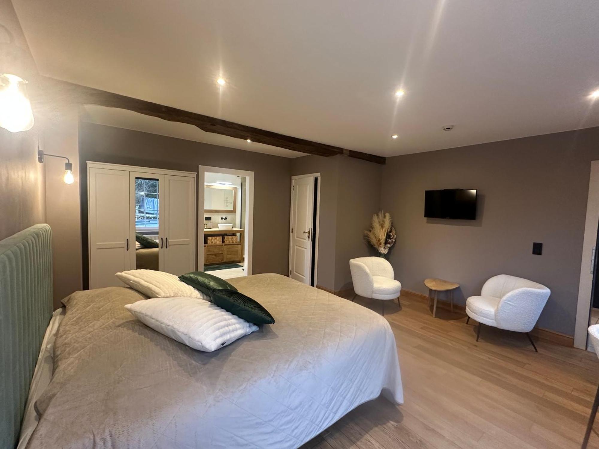 Hostellerie De La Chapelle 말메디 외부 사진