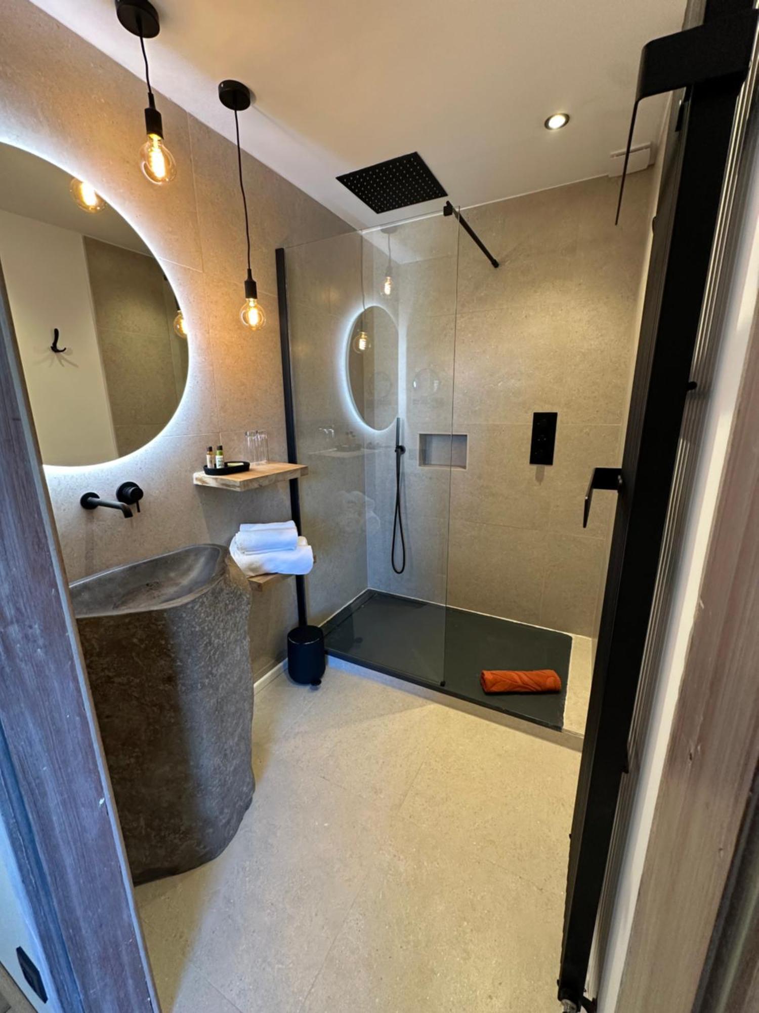 Hostellerie De La Chapelle 말메디 외부 사진