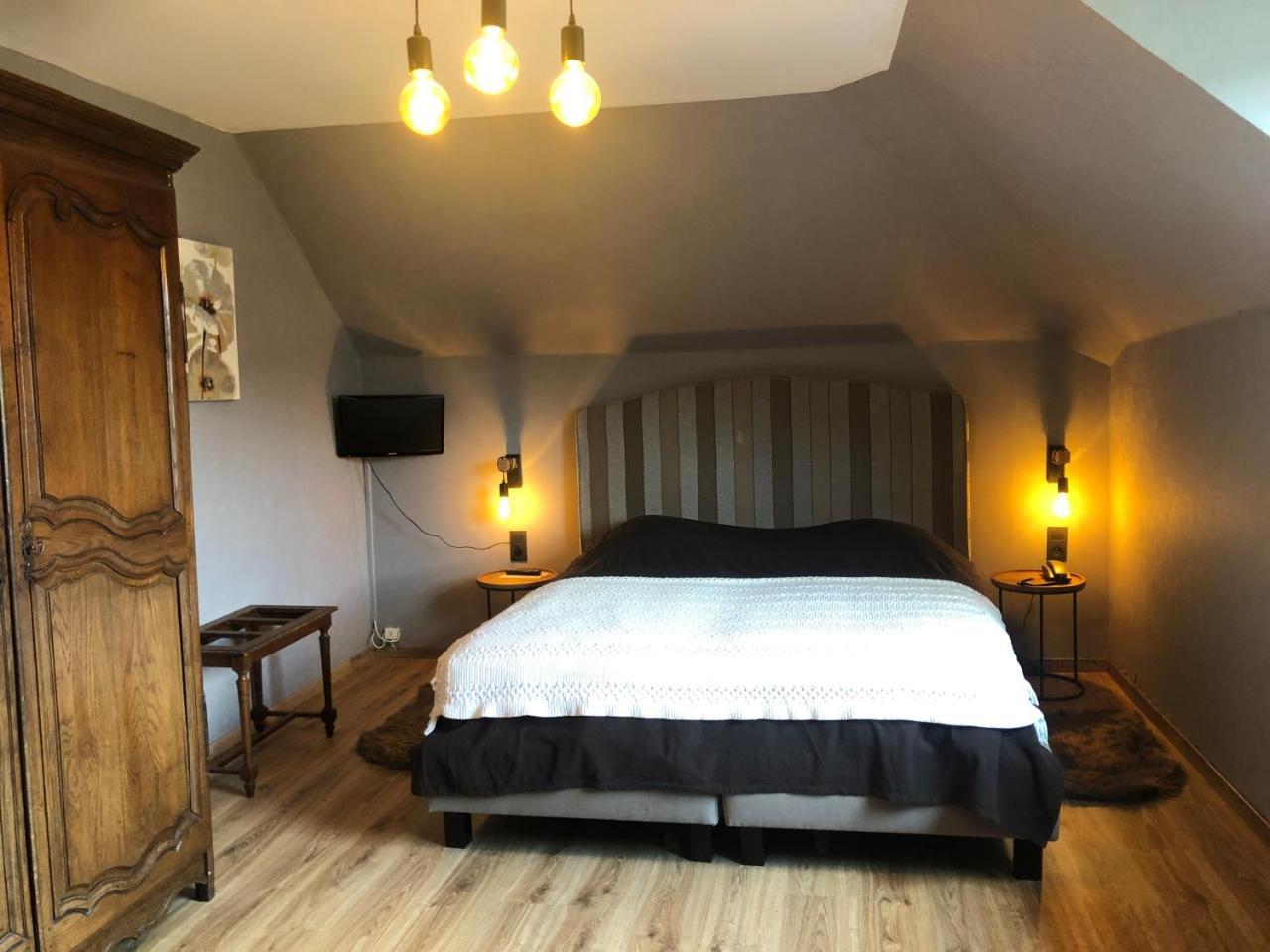 Hostellerie De La Chapelle 말메디 외부 사진