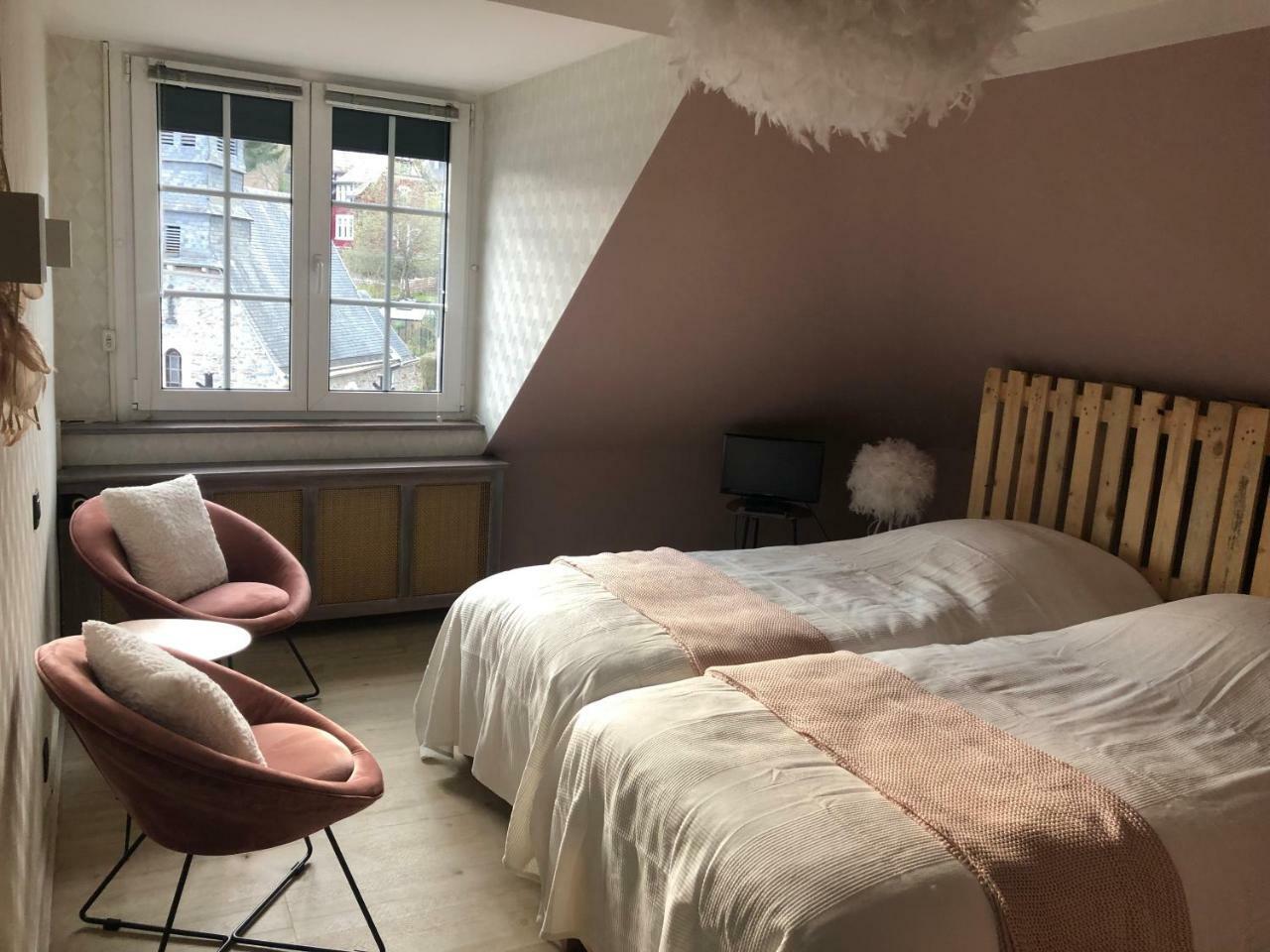 Hostellerie De La Chapelle 말메디 외부 사진