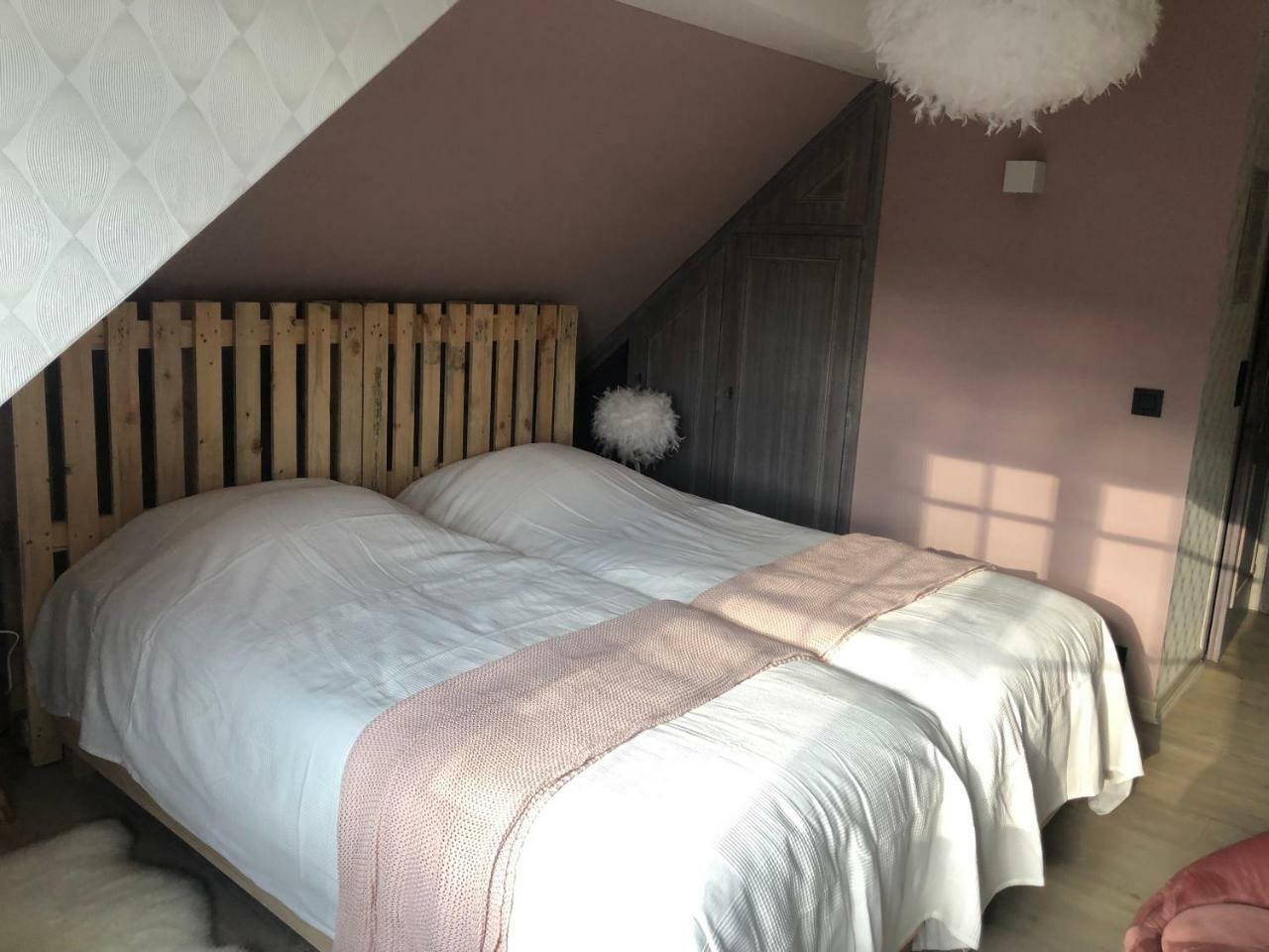 Hostellerie De La Chapelle 말메디 외부 사진